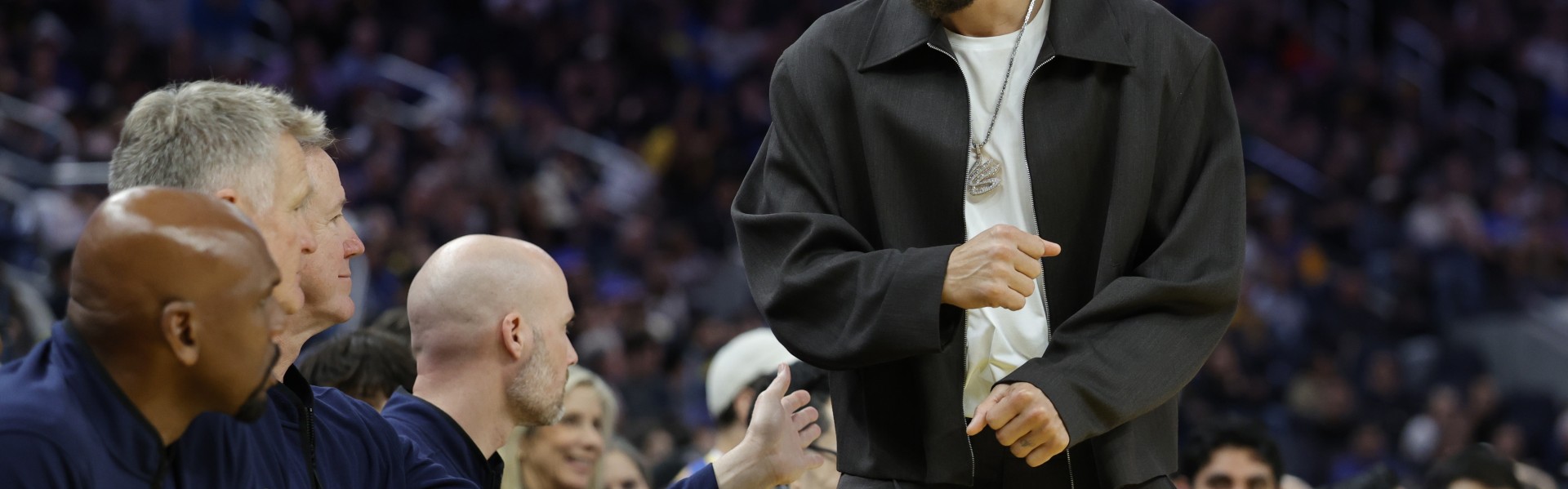 开云彩票-库里可能赛季报销？邓利维：存在这种可能性 但我们预计不会这样