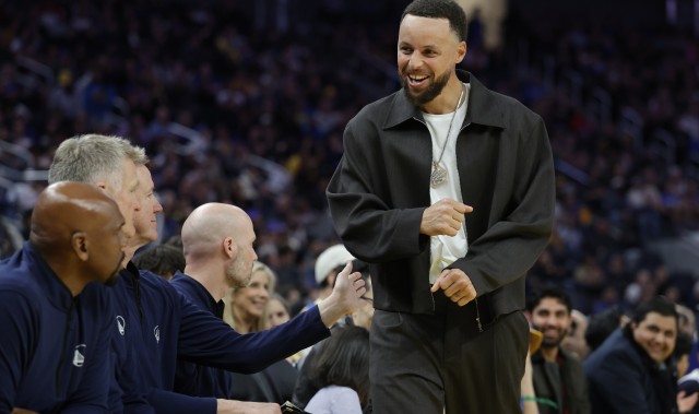 开云彩票-库里可能赛季报销？邓利维：存在这种可能性 但我们预计不会这样