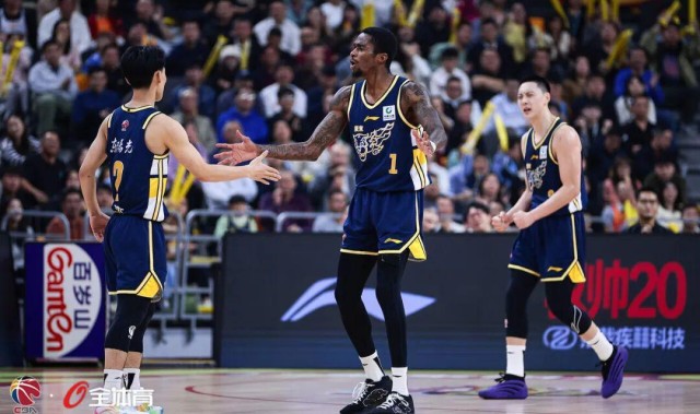 手感冰凉，广东主场不敌上海